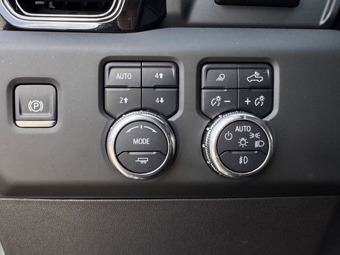 Used 2024 GMC Sierra 1500 AT4X image 23