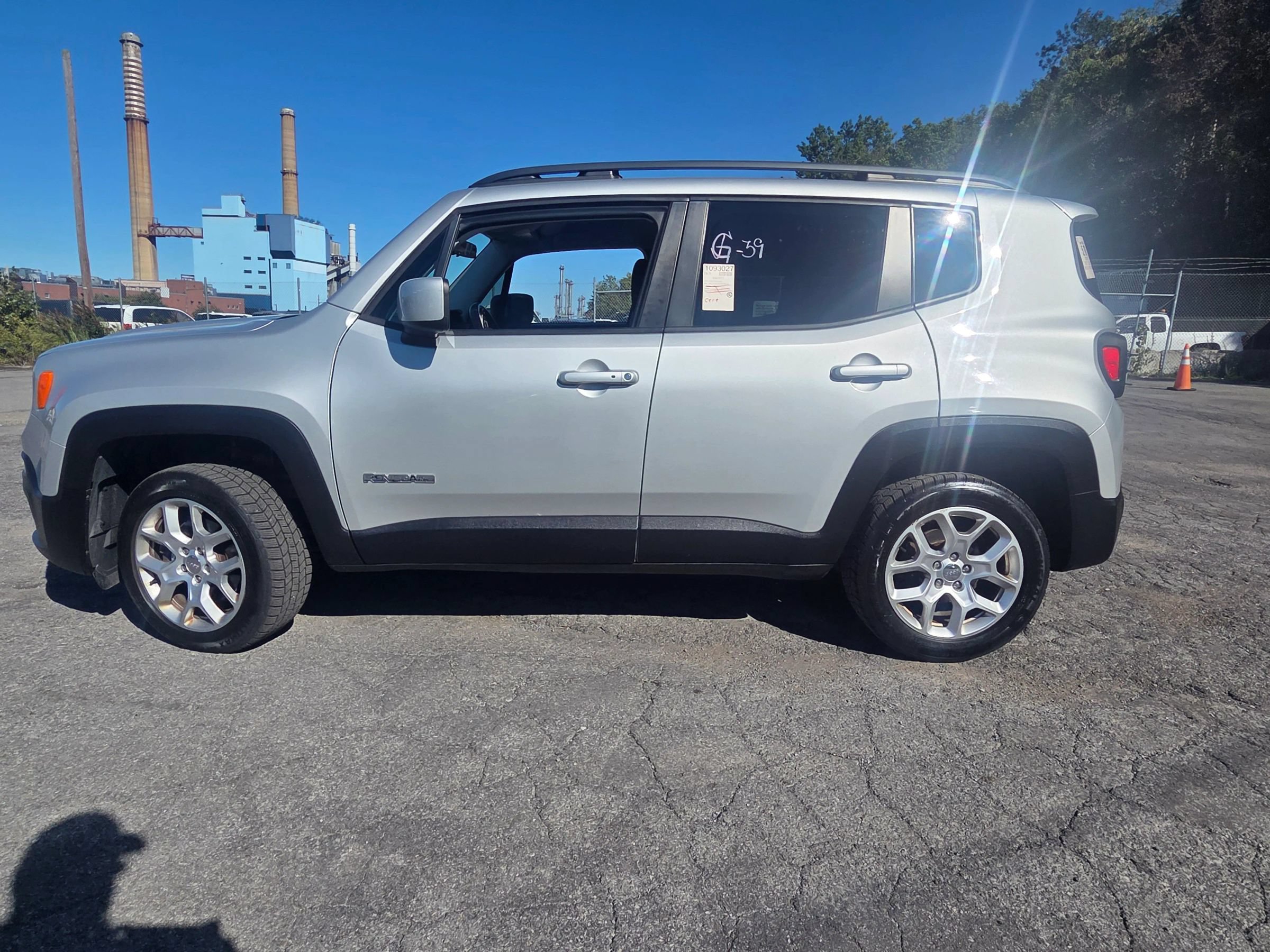 Used 2016 Jeep Renegade Latitude AWD/4WD image 2