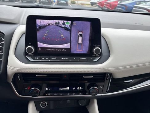 Used 2023 Nissan Rogue SL image 17