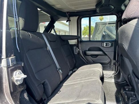 Used 2019 Jeep Wrangler Unlimited Sahara w/ Uconnect 4C Nav & Sound Group AWD/4WD image 12
