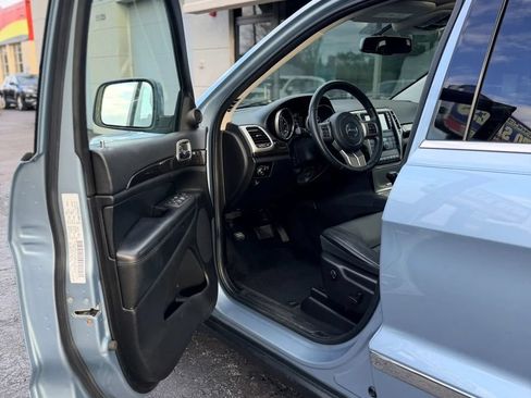 Used 2012 Jeep Grand Cherokee Laredo AWD/4WD image 7