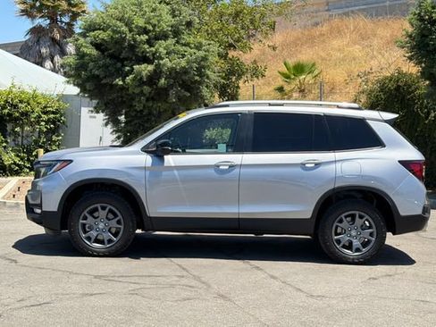 Certified 2025 Honda Passport TrailSport image 8
