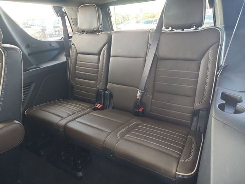 Certified 2025 GMC Yukon Denali Ultimate AWD/4WD image 37