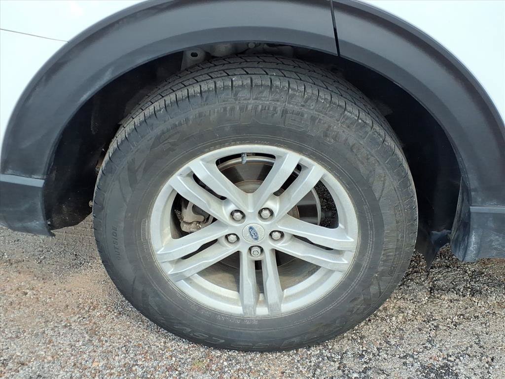 Used 2024 Ford Explorer XLT w/ Equipment Group 202A RWD image 13