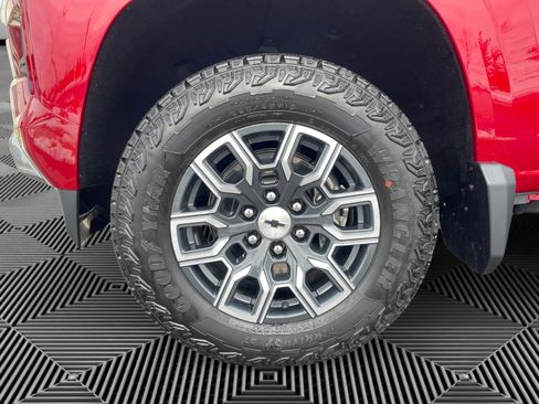 Used 2024 Chevrolet Colorado Z71 image 17