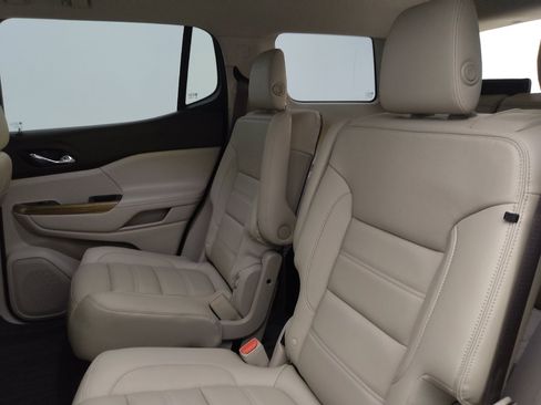 Used 2019 GMC Acadia Denali w/ Technology Package FWD image 18