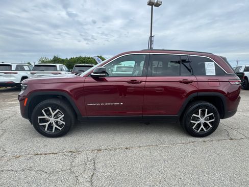 Used 2025 Jeep Grand Cherokee Limited AWD/4WD image 8