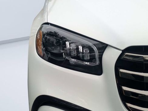 Used 2024 Mercedes-Benz GLS 450 4MATIC image 9
