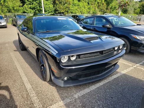 Used 2022 Dodge Challenger R/T w/ Driver Convenience Group RWD image 2
