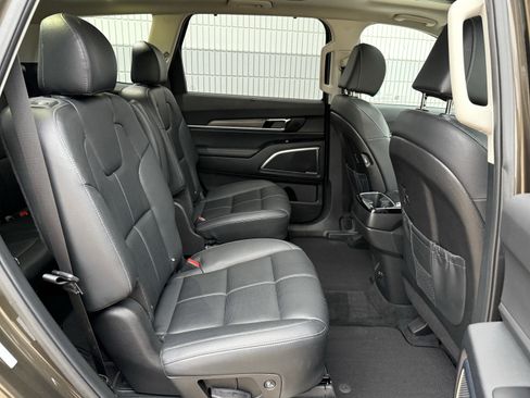 Used 2022 Kia Telluride SX w/ Nightfall Edition Package image 6
