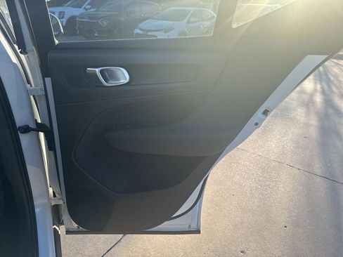 Used 2025 Volvo XC40 B5 Core image 13