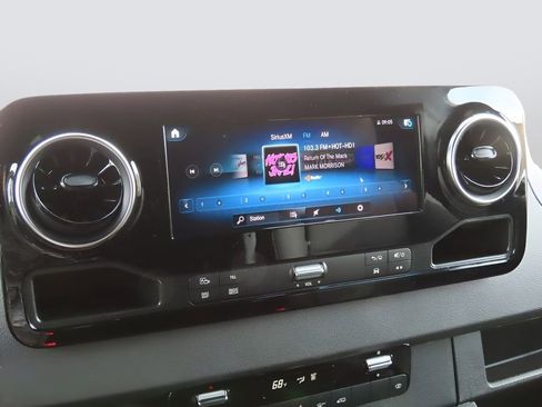 Used 2024 Mercedes-Benz Sprinter 2500 image 52