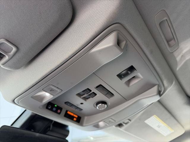 Used 2020 Cadillac Escalade Luxury w/ LPO, Radiant Package AWD/4WD image 35