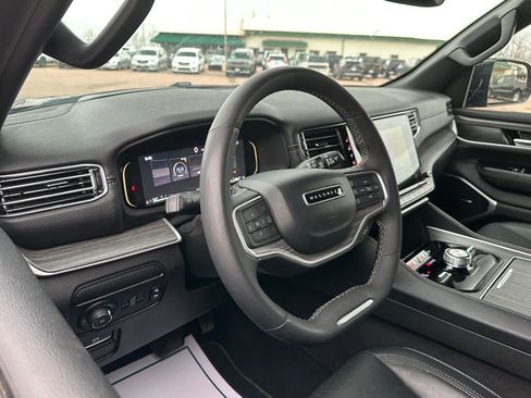 Used 2024 Jeep Wagoneer Series III AWD/4WD image 2
