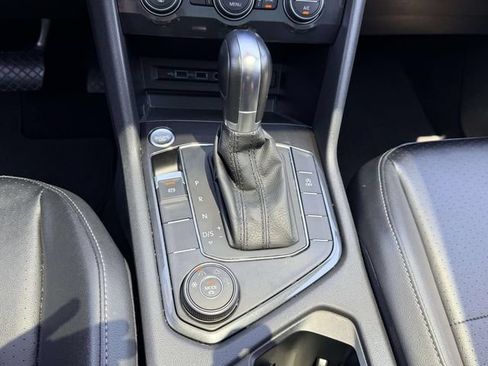 Used 2019 Volkswagen Tiguan SEL AWD/4WD image 23