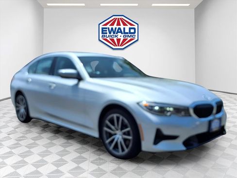 Used 2020 BMW 330i xDrive Sedan w/ Premium Package AWD/4WD image 2