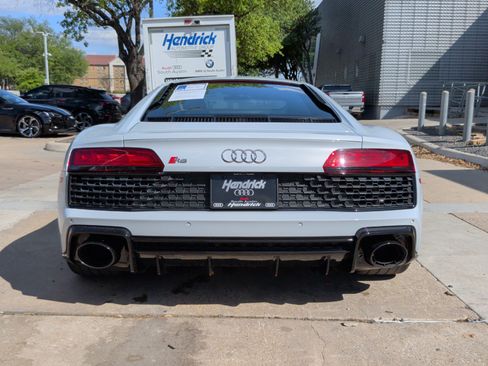 Used 2022 Audi R8 V10 w/ Premium Package image 8