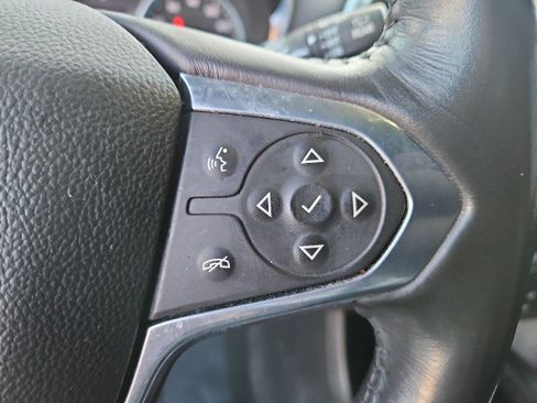 Used 2022 Chevrolet Traverse LT image 15