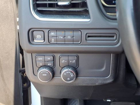 Used 2024 Chevrolet Suburban LT AWD/4WD image 21