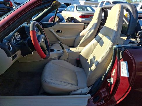 Used 2003 MAZDA MX-5 Miata image 19