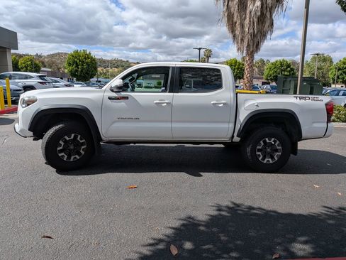 Used 2019 Toyota Tacoma TRD Off-Road w/ Technology Package RWD image 5