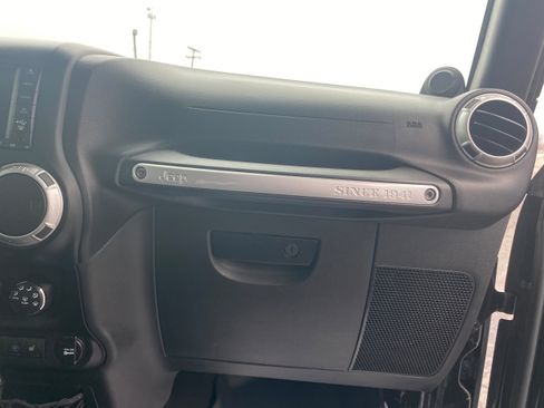 Used 2014 Jeep Wrangler Unlimited Rubicon AWD/4WD image 15