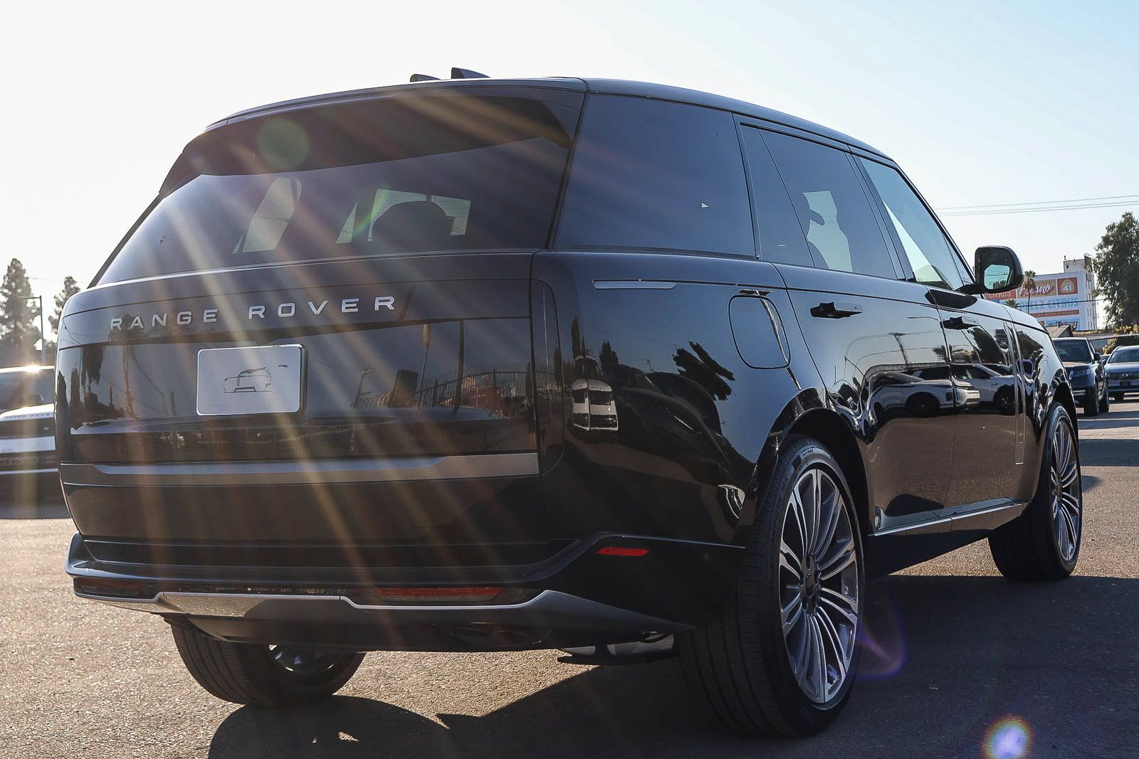 New 2026 Land Rover Range Rover Long Wheelbase SE AWD/4WD image 5