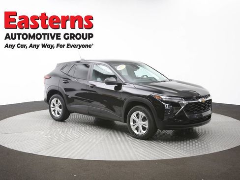 Used 2024 Chevrolet Trax LS FWD image 47