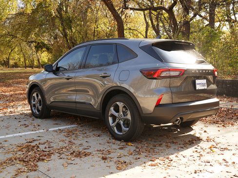 Used 2025 Ford Escape ST-Line image 7