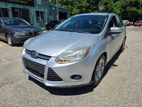 Used 2014 Ford Focus SE FWD image 4