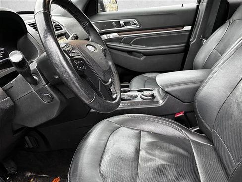 Used 2018 Ford Explorer Limited image 11
