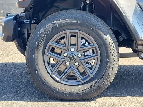 New 2025 Jeep Gladiator Sport image 25