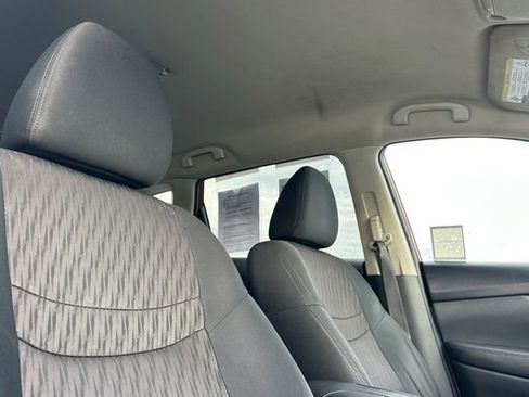 Used 2018 Nissan Rogue SV w/ Premium Package image 19