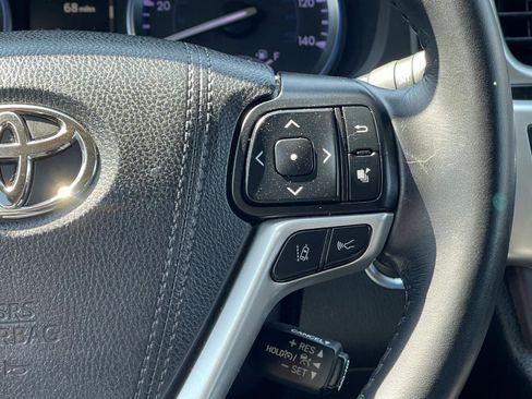 Used 2019 Toyota Highlander XLE FWD image 34