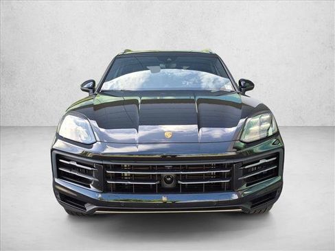 Used 2025 Porsche Cayenne AWD/4WD image 2