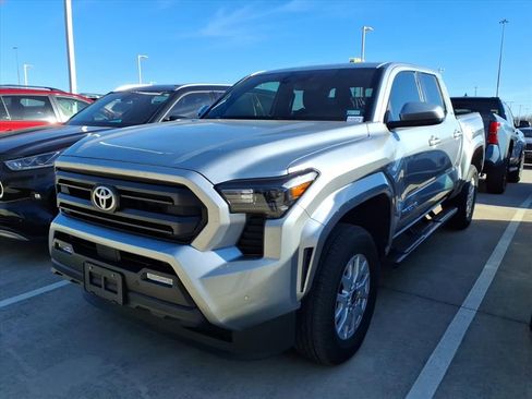 Used 2025 Toyota Tacoma SR5 image 4