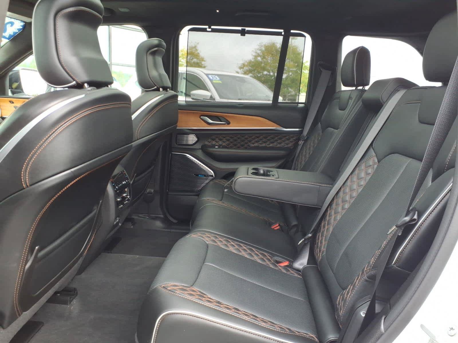 Used 2023 Jeep Grand Cherokee Summit AWD/4WD image 13