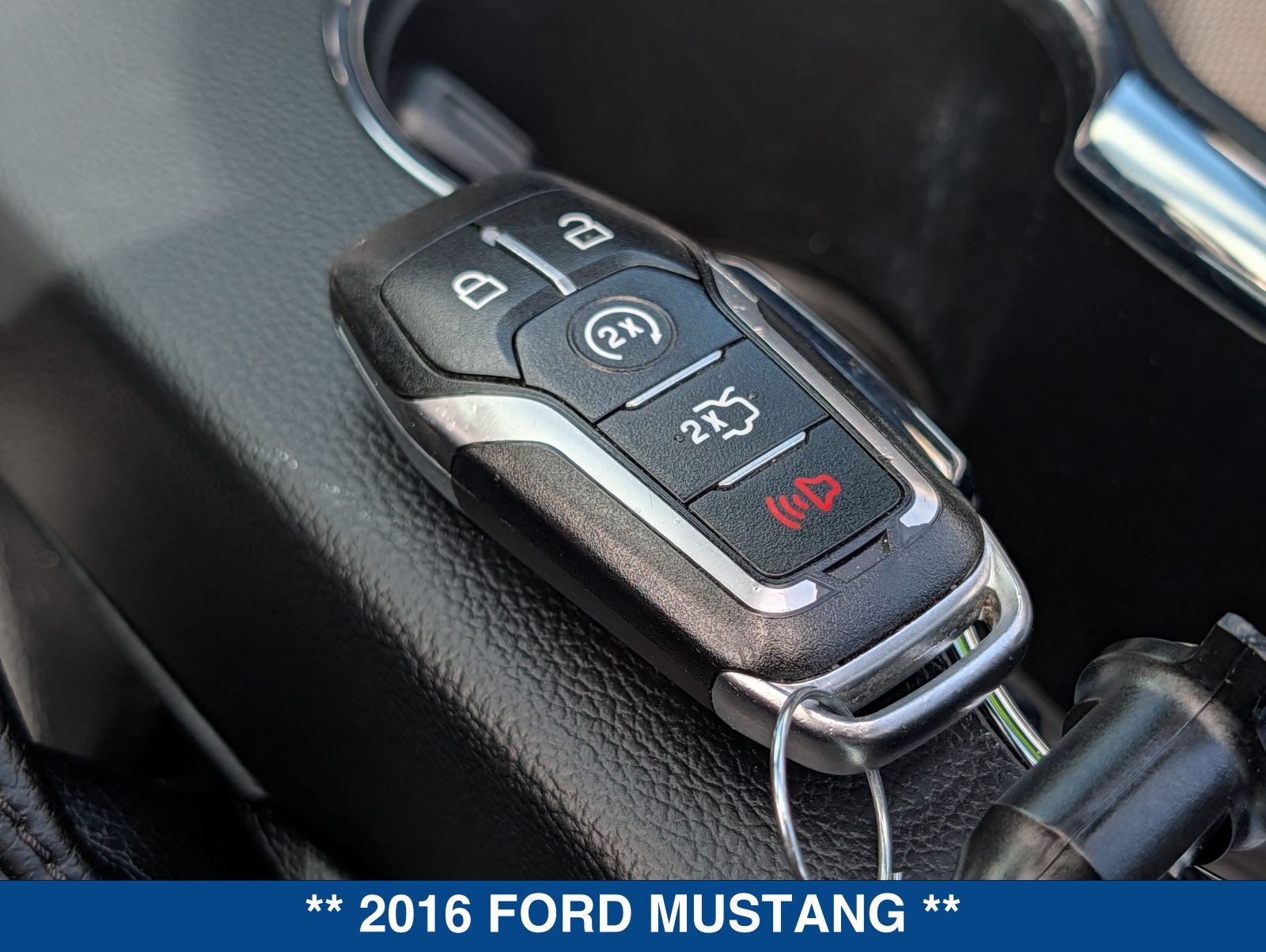 Used 2016 Ford Mustang Convertible RWD image 28