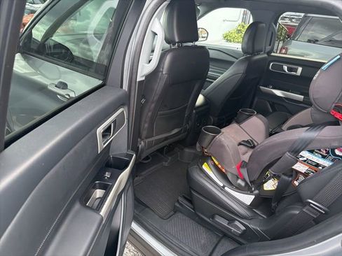 Used 2023 Ford Explorer XLT w/ Equipment Group 202A image 10