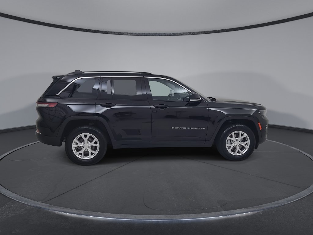 Certified 2023 Jeep Grand Cherokee Limited AWD/4WD image 18