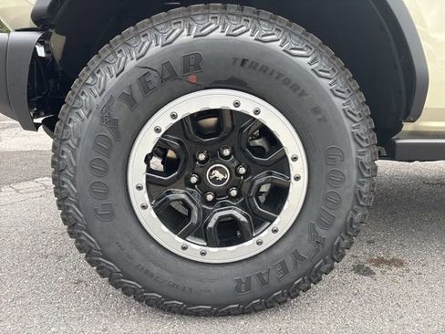 New 2025 Ford Bronco Badlands image 13