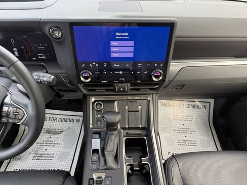 Used 2025 Lexus GX 550 w/ Accessory Package (2T) image 11