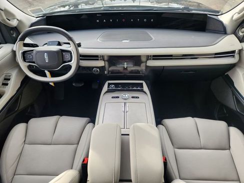 New 2026 Lincoln Navigator Reserve image 11
