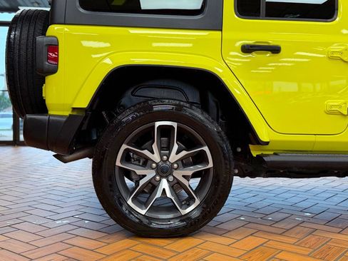 Used 2024 Jeep Wrangler Unlimited w/ Convenience Group AWD/4WD image 11
