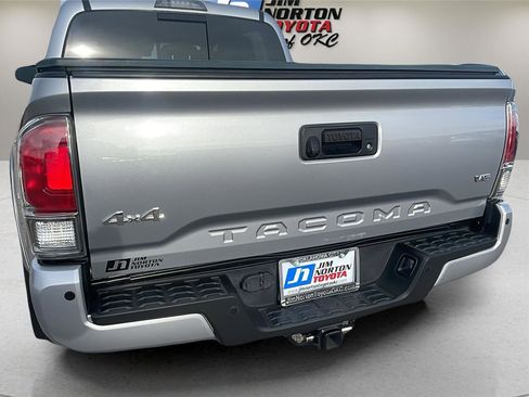 Used 2019 Toyota Tacoma Limited image 12