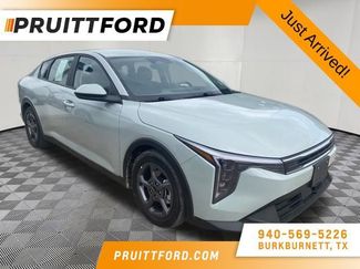 Used 2025 Kia K4 LXS video 1