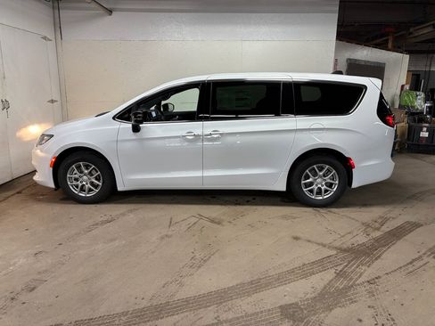 New 2026 Chrysler Voyager LX image 6