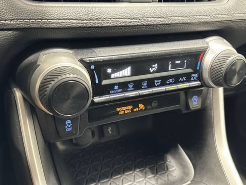 Used 2021 Toyota RAV4 LE AWD/4WD image 18