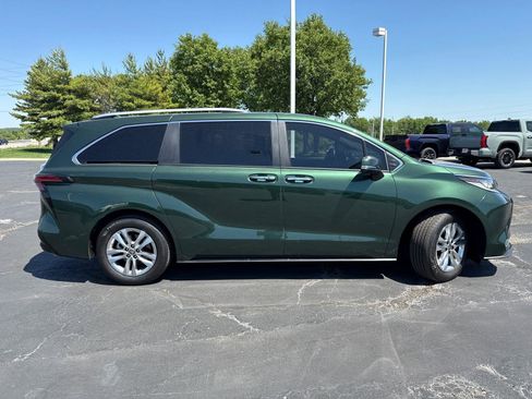 Used 2025 Toyota Sienna Limited AWD/4WD image 9