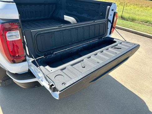 Used 2024 GMC Canyon AT4X AWD/4WD image 23